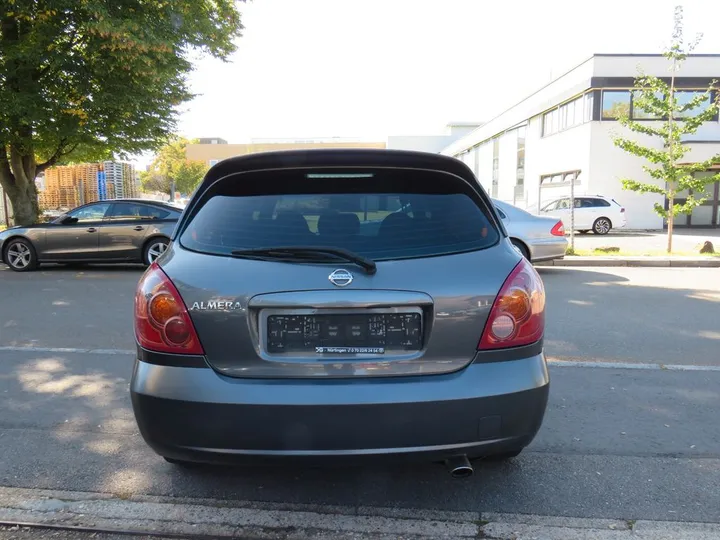 Nissan Almera