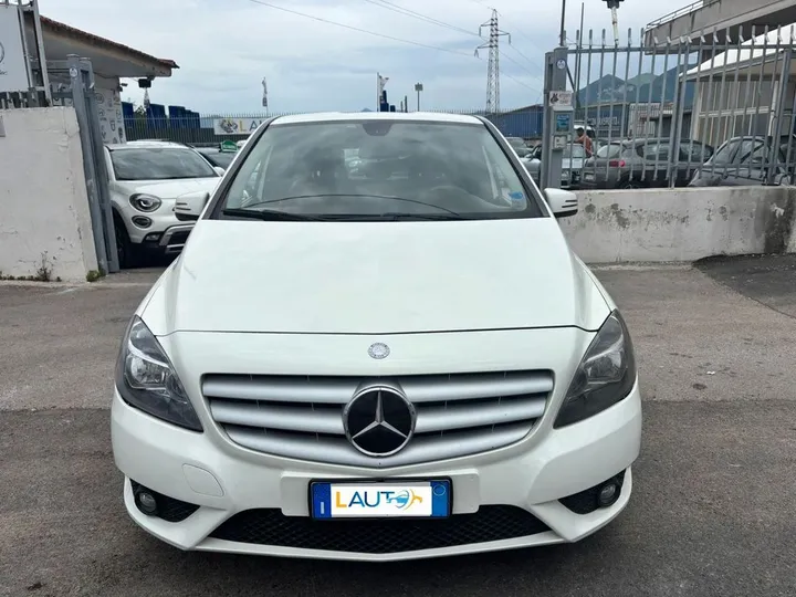 Mercedes-Benz B 180