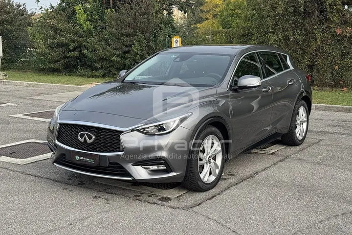 Infiniti Q30