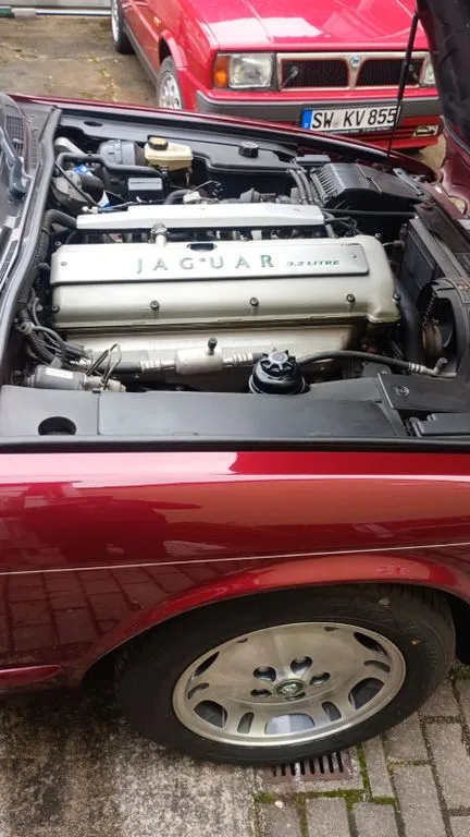 Jaguar XJ