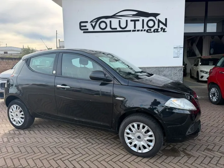 Lancia Ypsilon