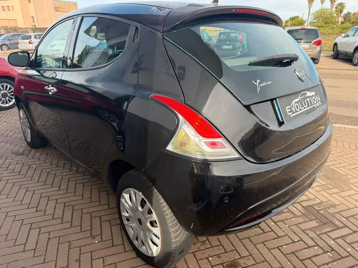Lancia Ypsilon