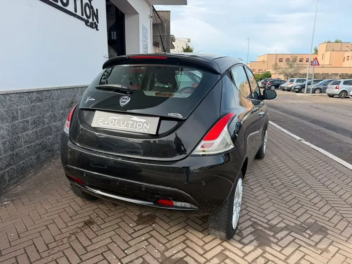 Lancia Ypsilon