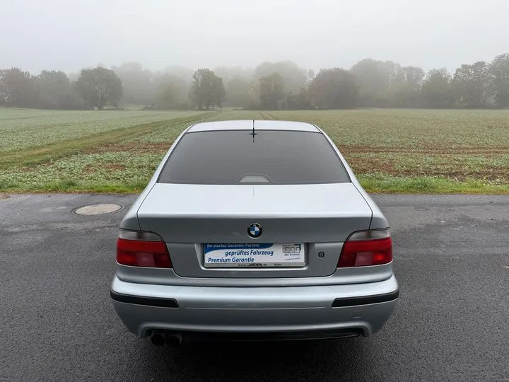 BMW 523