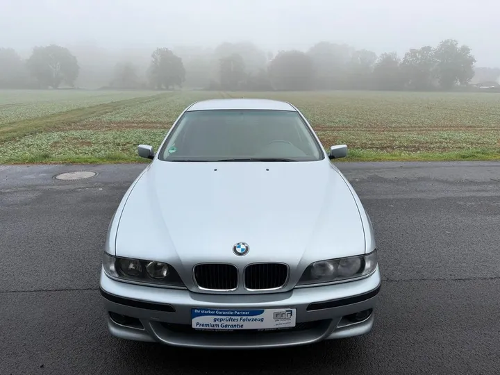 BMW 523