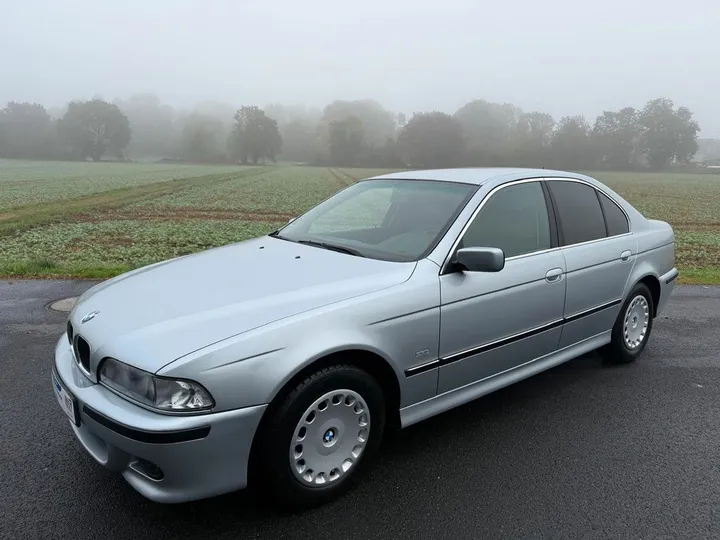 BMW 523