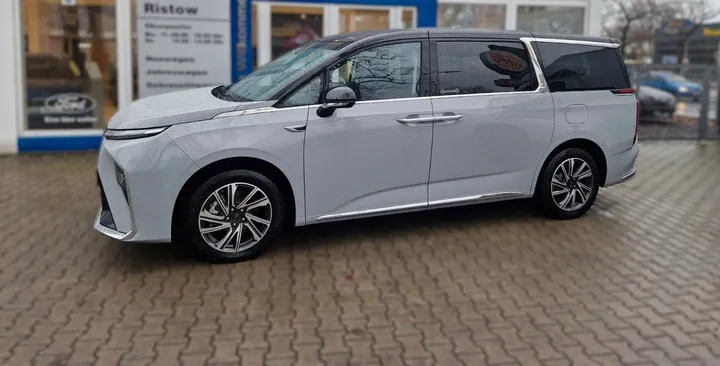 Maxus Mifa 9