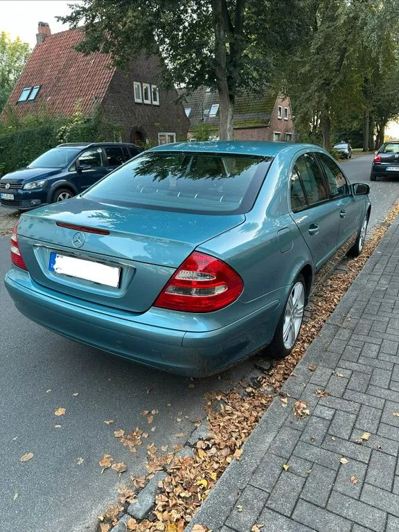 Mercedes-Benz E 240