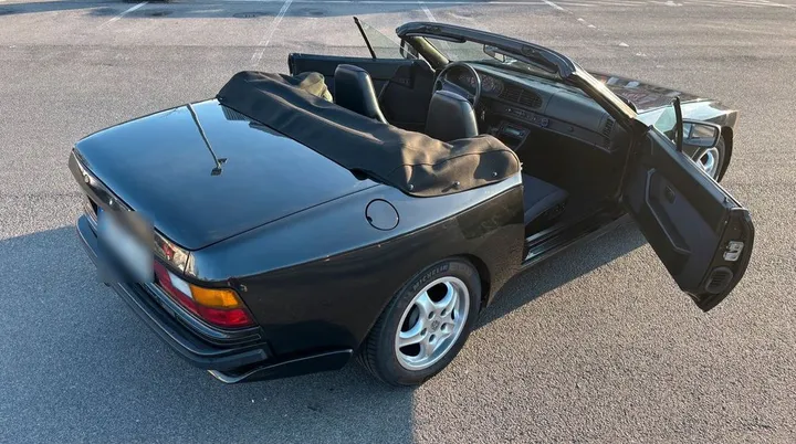 Porsche 944