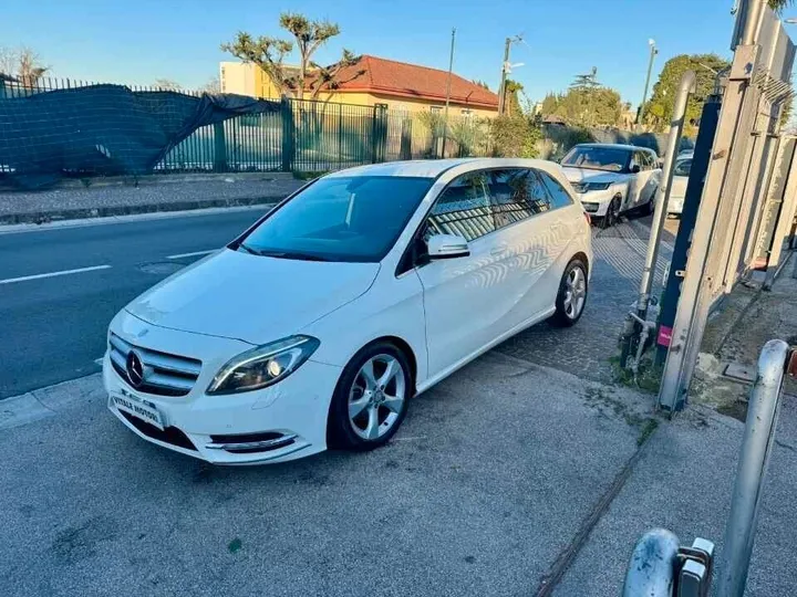 Mercedes-Benz B 200