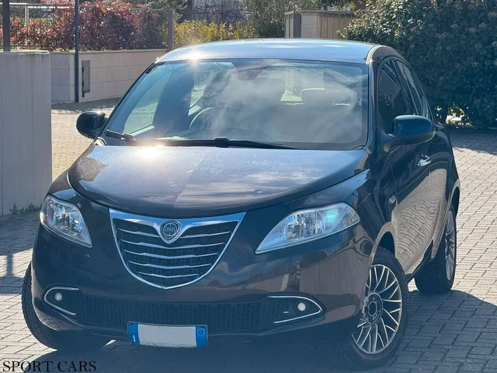 Lancia Ypsilon