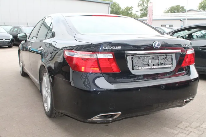 Lexus LS 600
