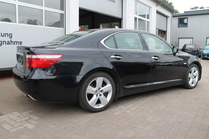 Lexus LS 600