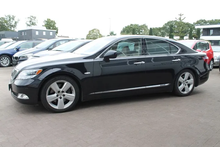 Lexus LS 600