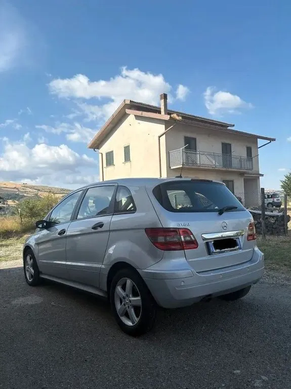 Mercedes-Benz B 200