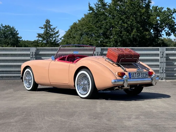 MG MGA