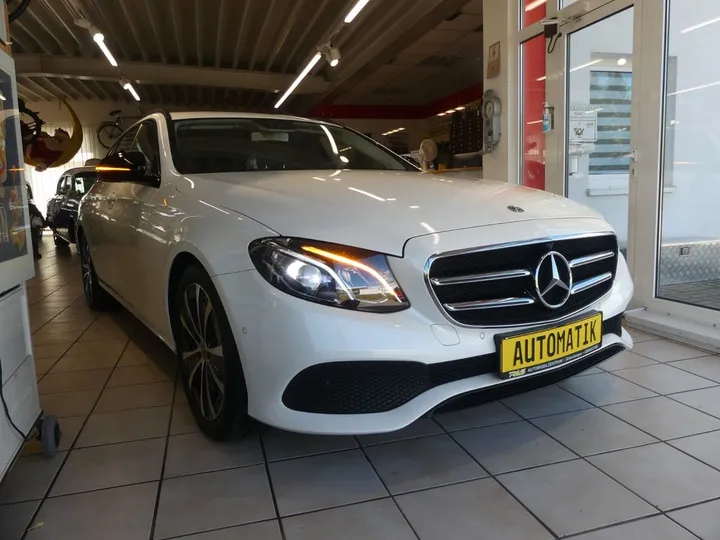 Mercedes-Benz E 200