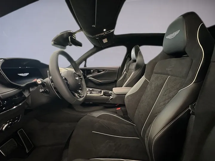 Aston Martin DBX