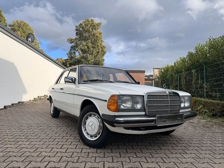 Mercedes-Benz 200