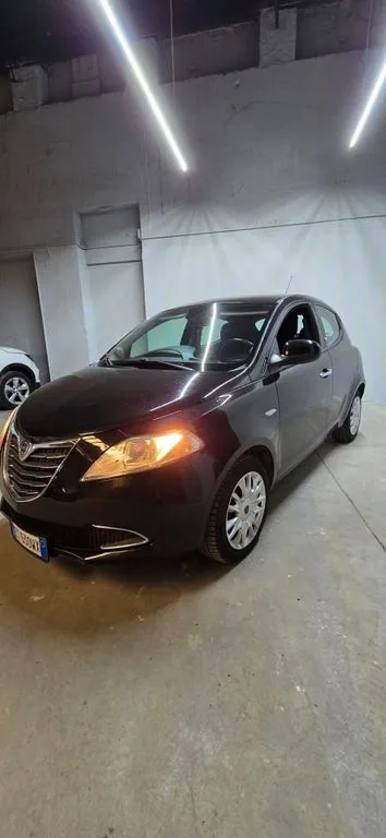 Lancia Ypsilon