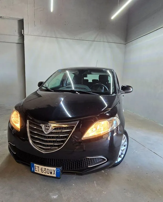 Lancia Ypsilon