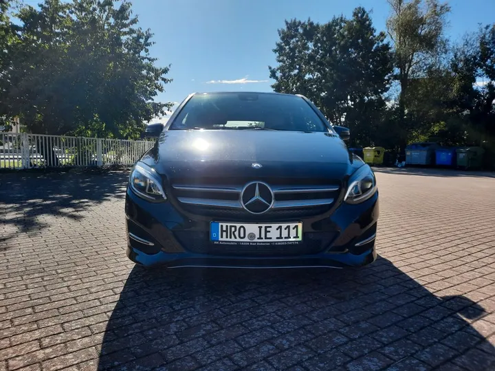 Mercedes-Benz B 180
