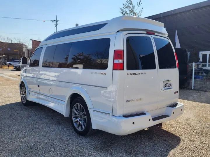 GMC Savana