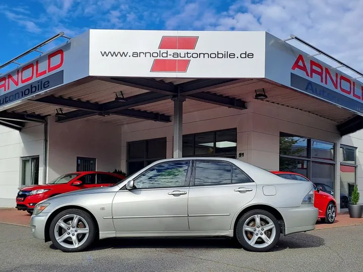 Lexus IS 200