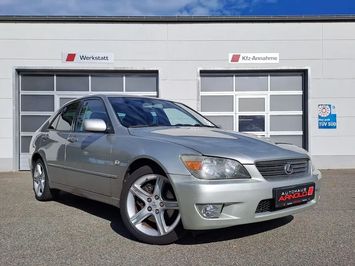 Lexus IS 200