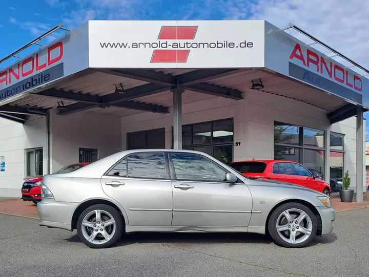 Lexus IS 200