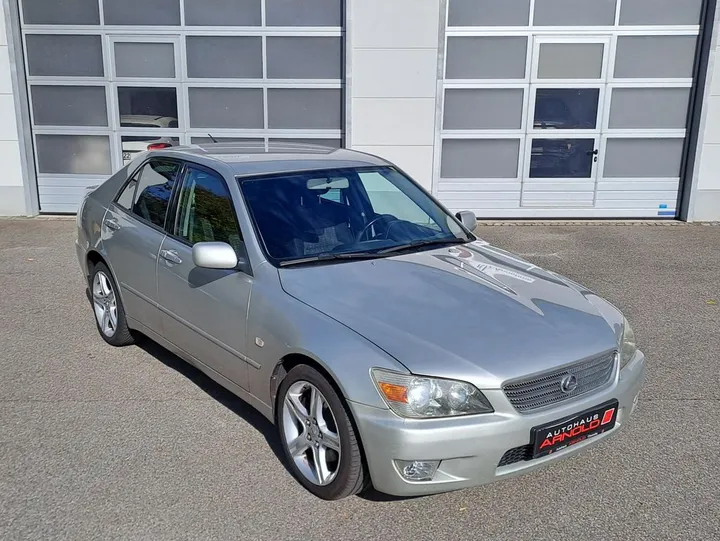 Lexus IS 200