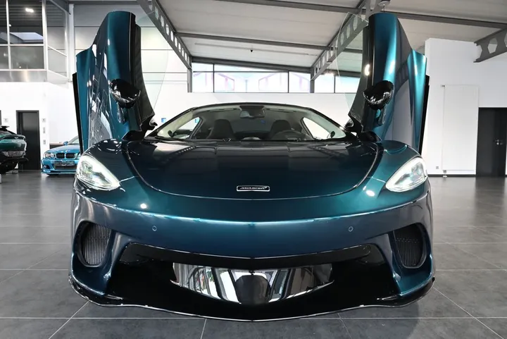 McLaren GT