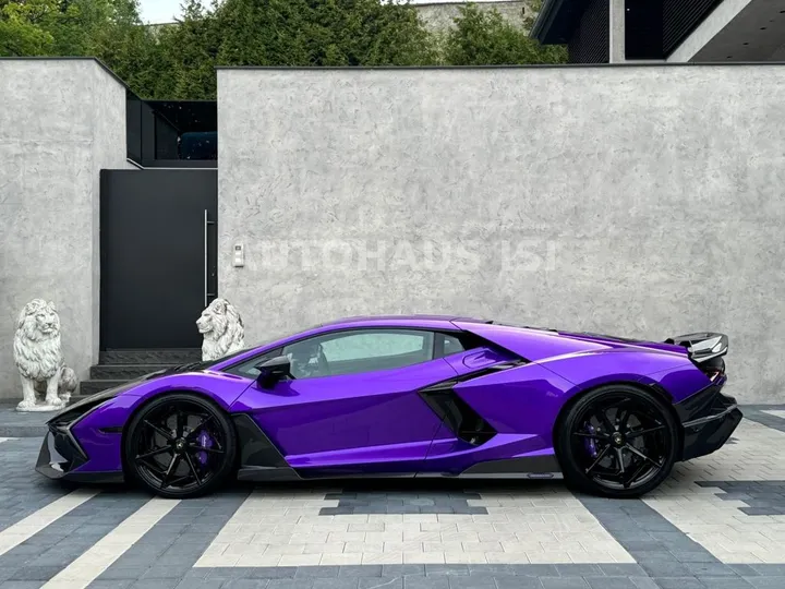 Lamborghini Revuelto
