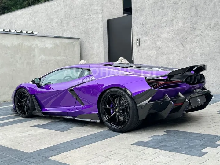 Lamborghini Revuelto