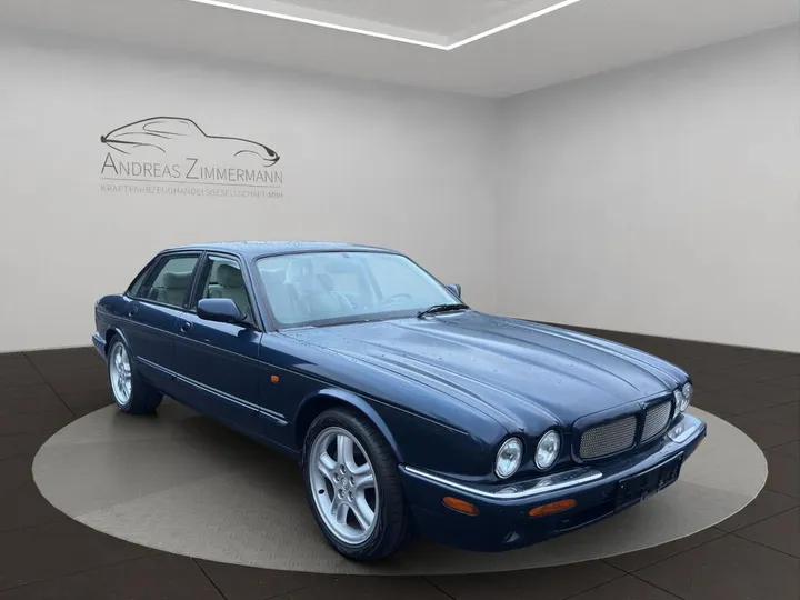 Jaguar XJR