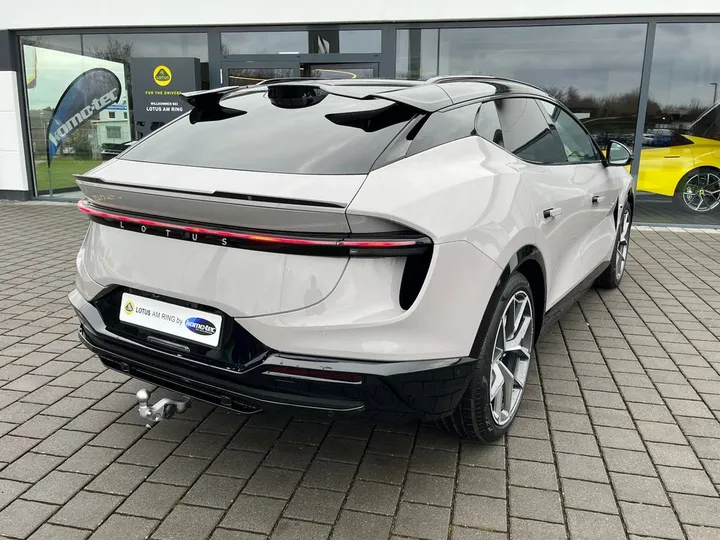 Lotus Eletre