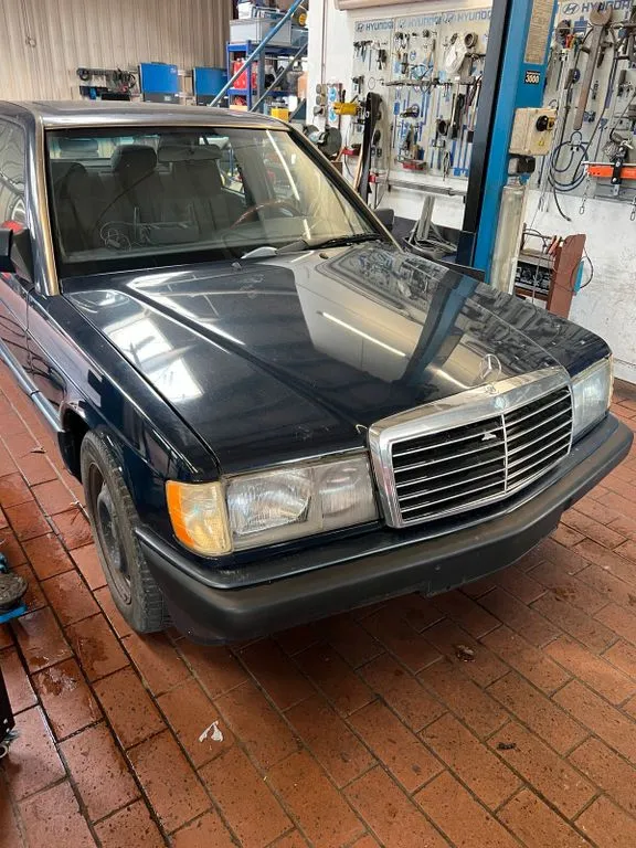 Mercedes-Benz 190
