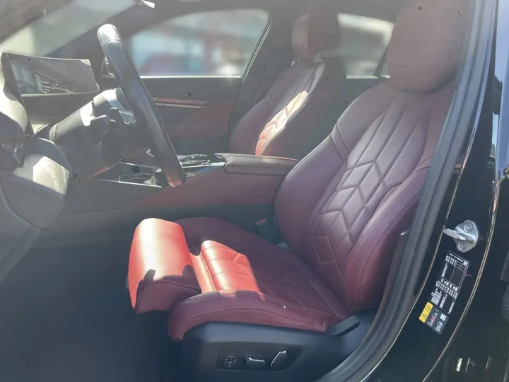 BMW i5