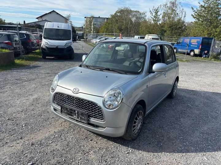 Daihatsu TREVIS