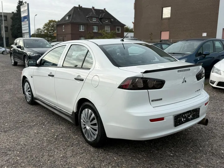 Mitsubishi Lancer