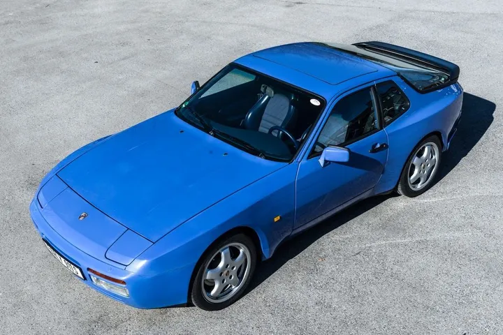 Porsche 944