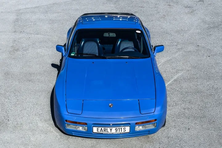 Porsche 944