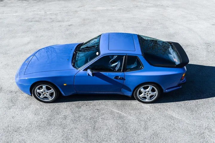 Porsche 944