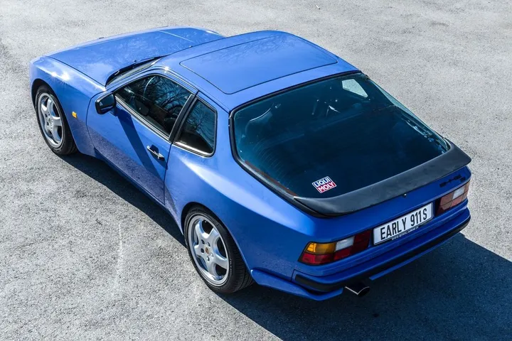 Porsche 944