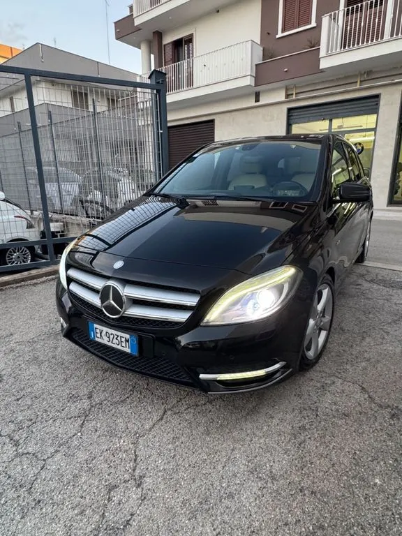 Mercedes-Benz B 180