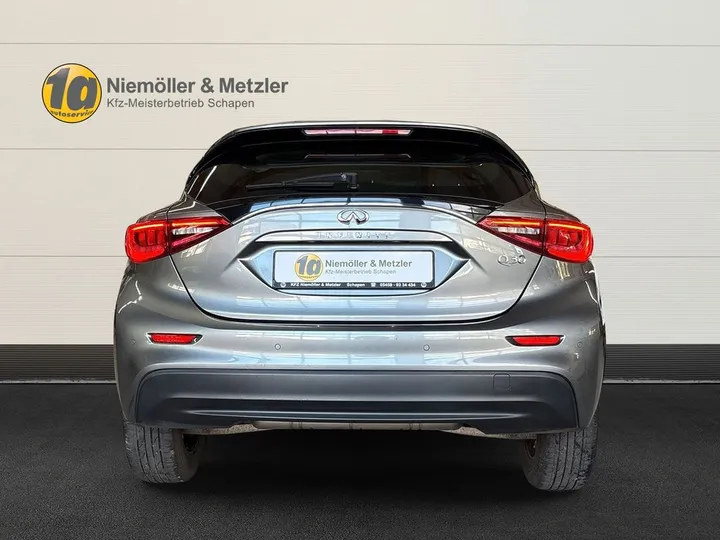 Infiniti Q30