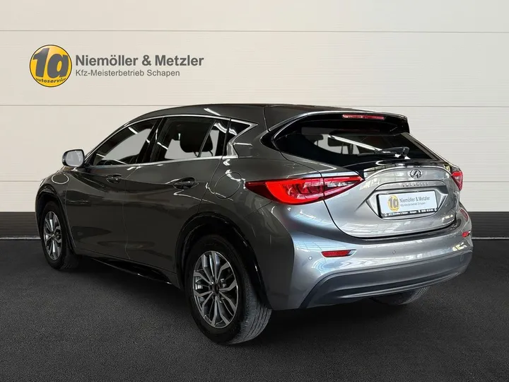 Infiniti Q30