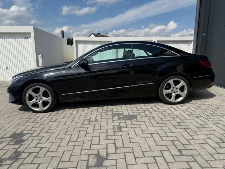 Mercedes-Benz E 200