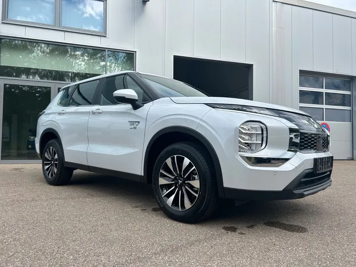 Mitsubishi Plug-in Hybrid Outlander