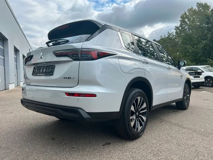 Mitsubishi Plug-in Hybrid Outlander